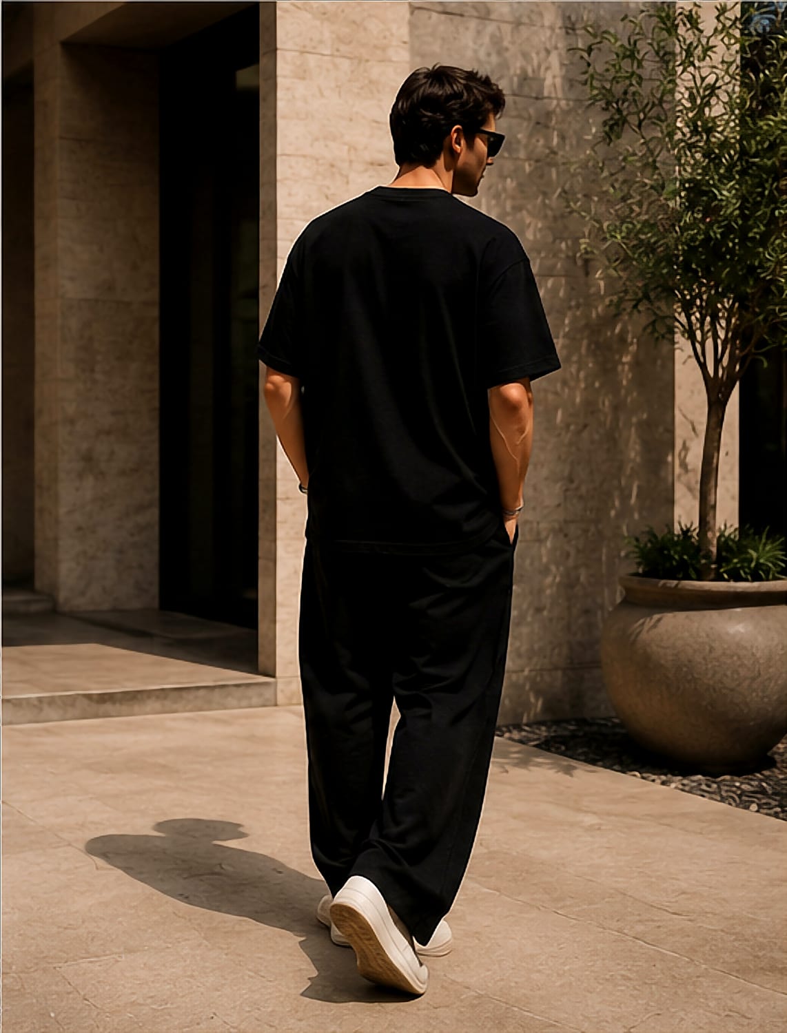 Louis Vuitton — Relieve Negro · En uso